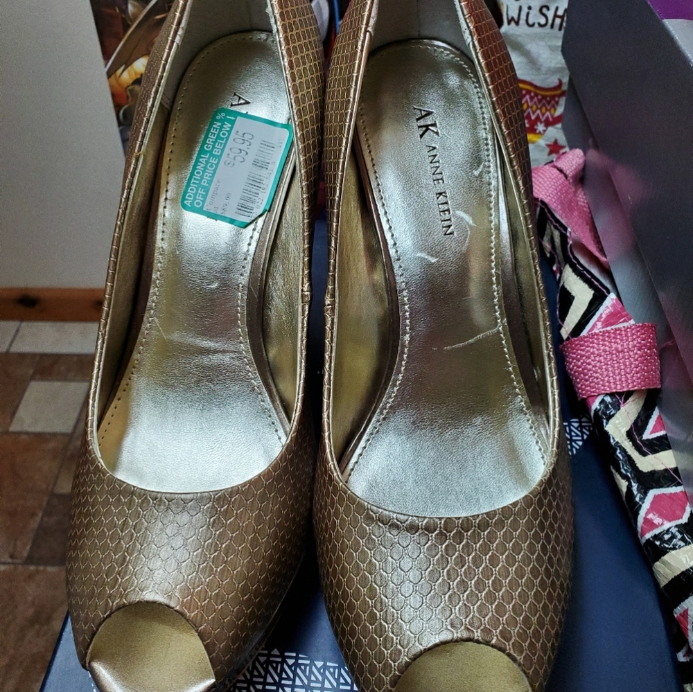 Shoes - Picture 2 of 2